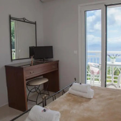 Апартаменты Brentanos Apartments ~ A ~ View of Paradise Студия с различными типами кроватей фото 5