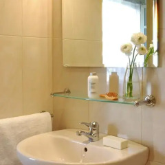 Отель AinB B&B Eixample-Muntaner Испания, Барселона - 4 отзыва об отеле, цены и фото номеров - забронировать отель AinB B&B Eixample-Muntaner онлайн ванная фото 4