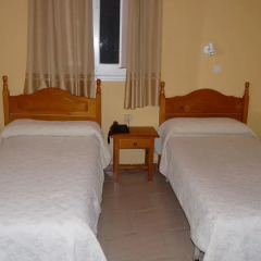 Отель Hostal Sierpes Стандартный номер с различными типами кроватей фото 5