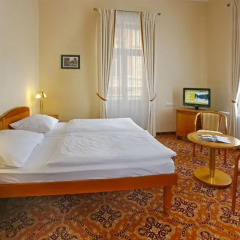 Отель Danubius Health Spa Resort Hvězda-Imperial-Neapol 4* Улучшенный номер с двуспальной кроватью фото 4
