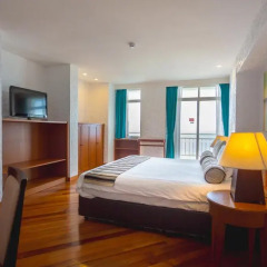 Отель Waterfront Suites Phuket by Centara Люкс с двуспальной кроватью фото 2