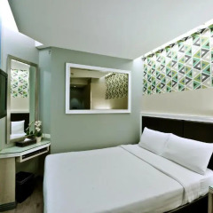 Отель Prestige Suites Bangkok Улучшенный номер фото 4