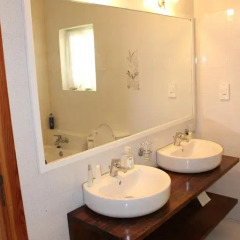 Отель Kings Lodge Мальта, Гасри - отзывы, цены и фото номеров - забронировать отель Kings Lodge онлайн ванная