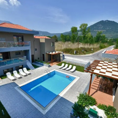 Отель Mary's Residence Suites бассейн