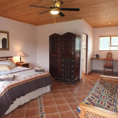 Отель Fish Eagles Lodge Стандартный семейный номер с различными типами кроватей фото 3
