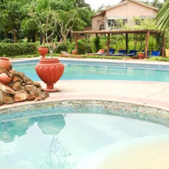Отель Afrikiko River Front Resort бассейн фото 3
