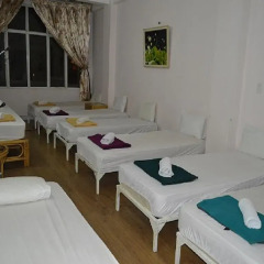 Saigon 237 Hotel 2* Кровать в общем номере с двухъярусной кроватью