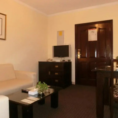 Al Muraqabat Plaza Hotel Apartments комната для гостей