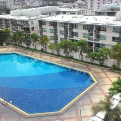 Отель Thonglor Tower 181 бассейн