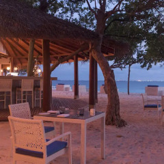 Отель Malahini Kuda Bandos Resort гостиничный бар