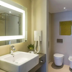 Отель Novotel Dubai Al Barsha Улучшенный номер с различными типами кроватей фото 5