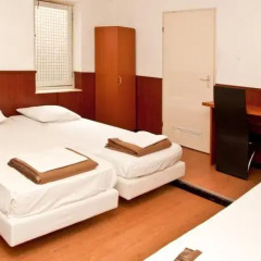 Hostel The Globe сейф в номере