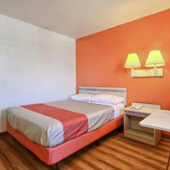 Отель Motel 6 Tulare 2* Стандартный номер с двуспальной кроватью фото 3