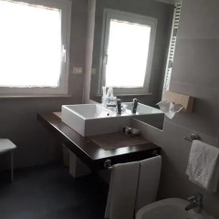 Hotel Accademia 3* Улучшенный семейный номер с разными типами кроватей фото 17