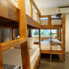 Отель SRIBUMPEN 3* Кровать в общем номере