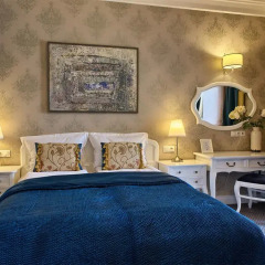 Отель SleepWalker Boutique Suites 3* Номер Делюкс с двуспальной кроватью фото 20
