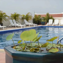 Отель Rambuttri Village Inn & Plaza бассейн