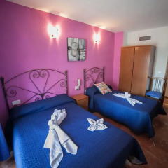 Отель Hostal Nevot Стандартный номер с различными типами кроватей фото 6