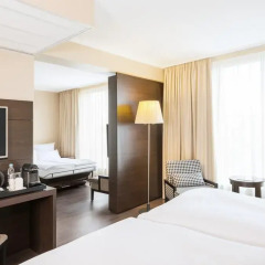 Отель NH Collection Berlin Mitte Am Checkpoint Charlie 4* Стандартный номер с разными типами кроватей фото 5