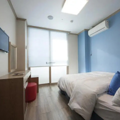 Отель K-guesthouse Sinchon 2 2* Номер Делюкс с двуспальной кроватью фото 2