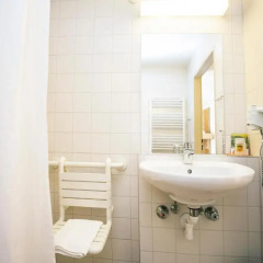 Отель JUFA Hotel Salzburg Австрия, Зальцбург - 1 отзыв об отеле, цены и фото номеров - забронировать отель JUFA Hotel Salzburg онлайн ванная фото 2