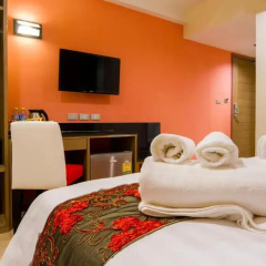 Отель Eleven Avenue Suites Bangkok 3* Улучшенный номер с двуспальной кроватью