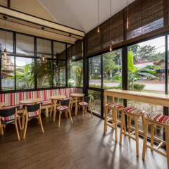 Отель Fruit Tree Lodge Ланта гостиничный бар