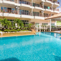 Апартаменты Emerald Palace - Serviced Apartment Паттайя бассейн фото 2