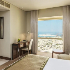 Millennium Plaza Hotel 5* Улучшенный номер с 2 отдельными кроватями фото 3