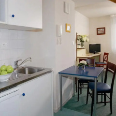 Отель Appart'City Rennes Saint Gregoire Апартаменты с различными типами кроватей фото 4