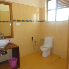 Отель Marine Tourist Beach Guest House Negombo Beach ванная