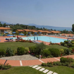 Отель Montecolo Resort Манерба-дель-Гарда спортивное сооружение