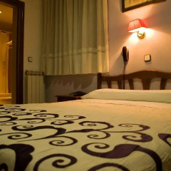 Отель Hostal Pretoria Стандартный номер с различными типами кроватей фото 11
