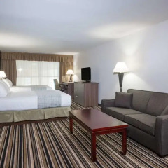 Отель Super 8 Downtown Toronto 2* Люкс с различными типами кроватей фото 2