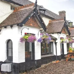 Отель The May Garland Inn