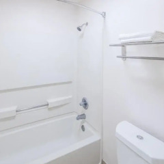Отель Howard Johnson by Wyndham Vicksburg 2* Стандартный номер с различными типами кроватей фото 2