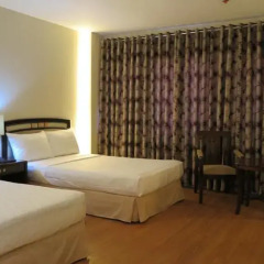 Century Plaza Hotel 2* Улучшенный номер с различными типами кроватей фото 8
