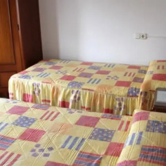 Отель Hostal Kokkola Испания, Фуэнхирола - отзывы, цены и фото номеров - забронировать отель Hostal Kokkola онлайн комната для гостей