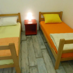 Chaplin Hostel Belgrade Кровать в общем номере с двухъярусной кроватью фото 3