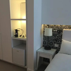 Отель Metropolitan Suites 4* Номер Делюкс фото 8
