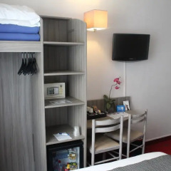 Отель Avia Hôtel Saphir Montparnasse сейф в номере
