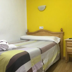 Отель Hostal Rober Стандартный номер с различными типами кроватей фото 5