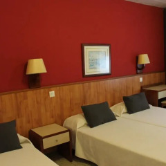 Отель Hostal Regina Испания, Бланес - отзывы, цены и фото номеров - забронировать отель Hostal Regina онлайн комната для гостей фото 5