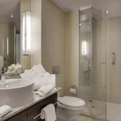 Отель Residence Inn by Marriott Munich City East Германия, Мюнхен - 1 отзыв об отеле, цены и фото номеров - забронировать отель Residence Inn by Marriott Munich City East онлайн ванная фото 2
