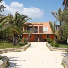 Отель La Villa Rosa al Mare Поццалло парковка