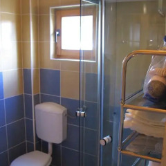 Отель Boskovica Brvnare 3* Коттедж с разными типами кроватей фото 16