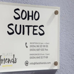 Отель Flats Friends Soho Suites парковка