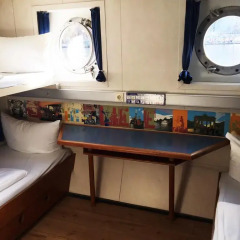 Отель Eastern & Western Comfort Hostelboat Люкс повышенной комфортности с различными типами кроватей