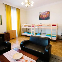 Friends Hostel and Apartments Budapest Кровать в женском общем номере с двухъярусной кроватью