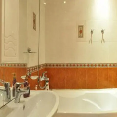 Гостиница 5 Stars Apartments - Tyumen в Тюмени отзывы, цены и фото номеров - забронировать гостиницу 5 Stars Apartments - Tyumen онлайн Тюмень ванная